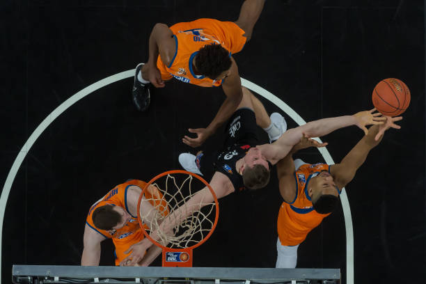 通过多变旋 通过多变旋